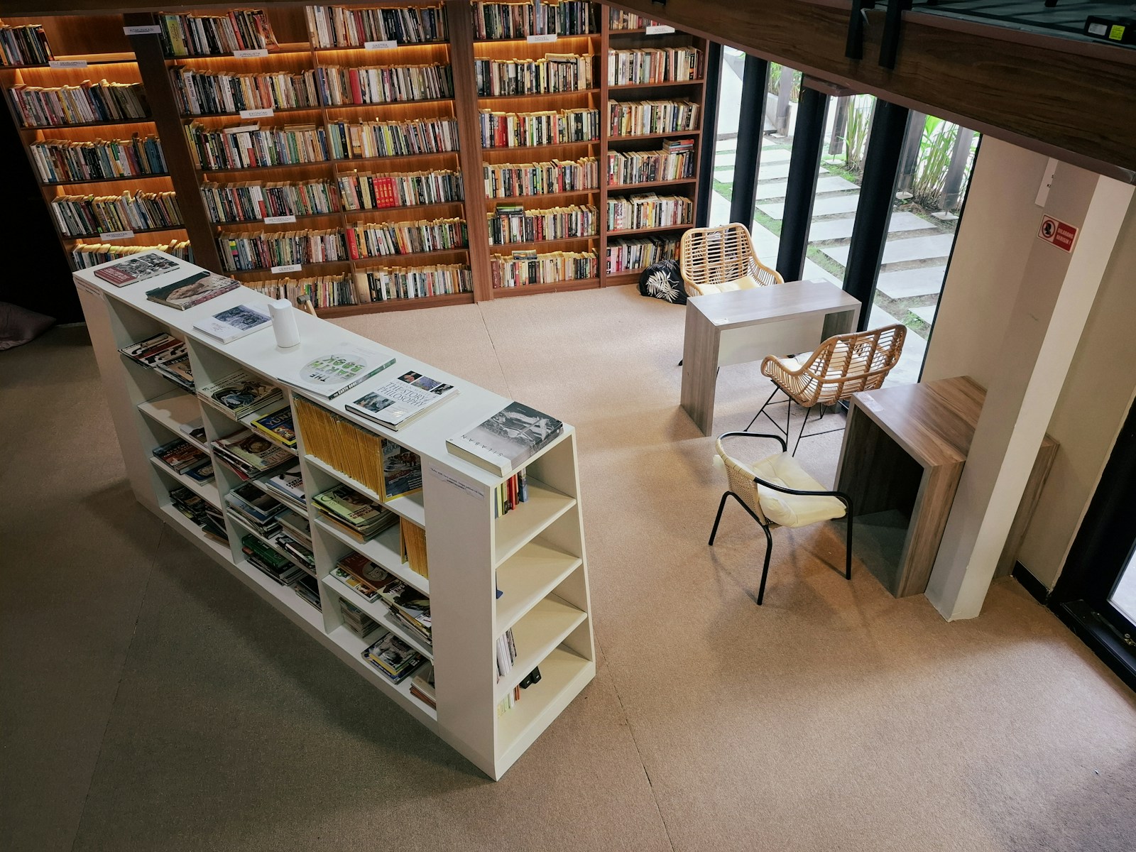 A White Bookshelf And Small Tables With Chairs In Jigsaw Puzzle Free Online Jigsaw Puzzle