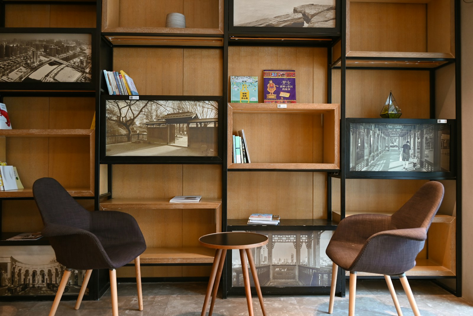 Two Chairs And A Table In Front Of A Bookshelf Jigsaw Puzzle Free Online Jigsaw Puzzle