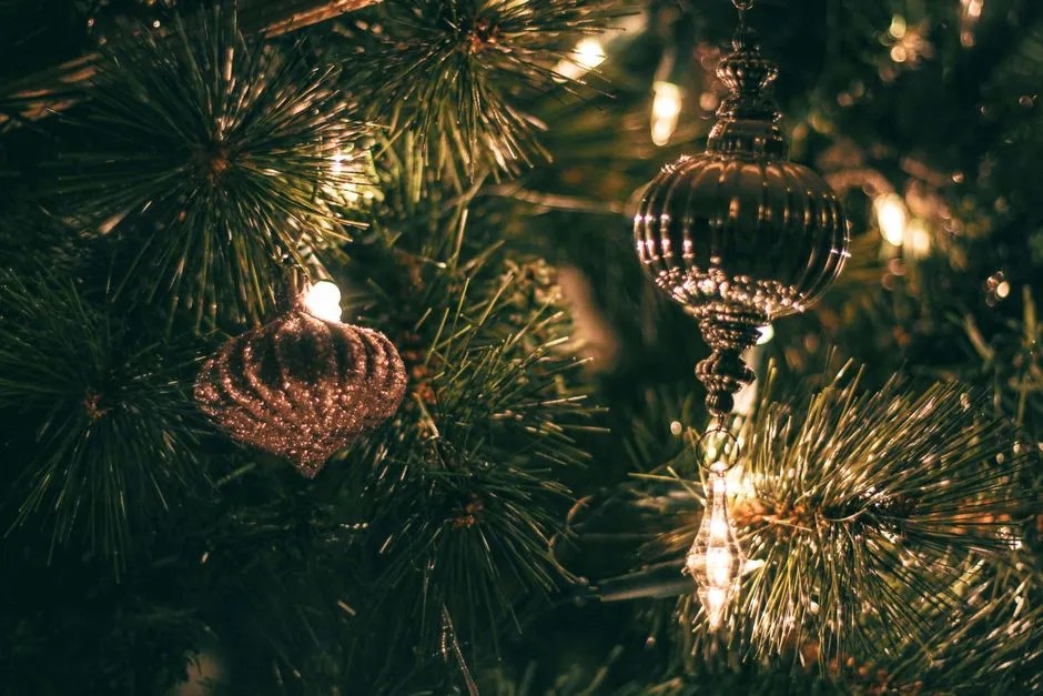 Close Up Of Sparkling Christmas Ornaments Hanging Jigsaw Puzzle Free Online Jigsaw Puzzle