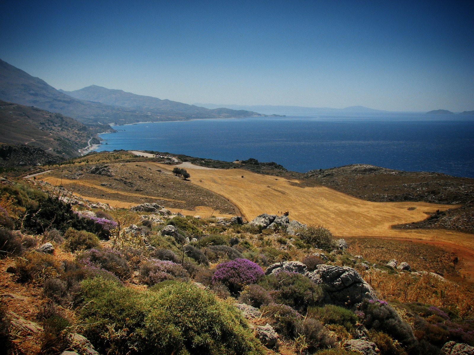 A Scenic View Of The Ocean And Mountains Jigsaw Puzzle Free Online Jigsaw Puzzle