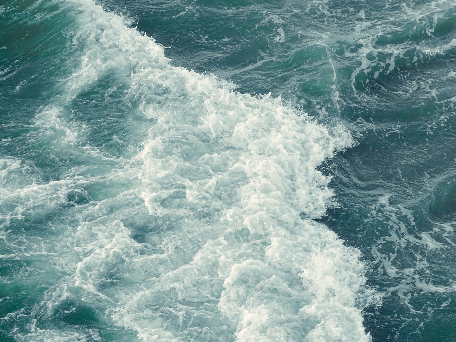 Ocean Waves Crashing On Shore During Daytime Jigsaw Puzzle Free Online Jigsaw Puzzle