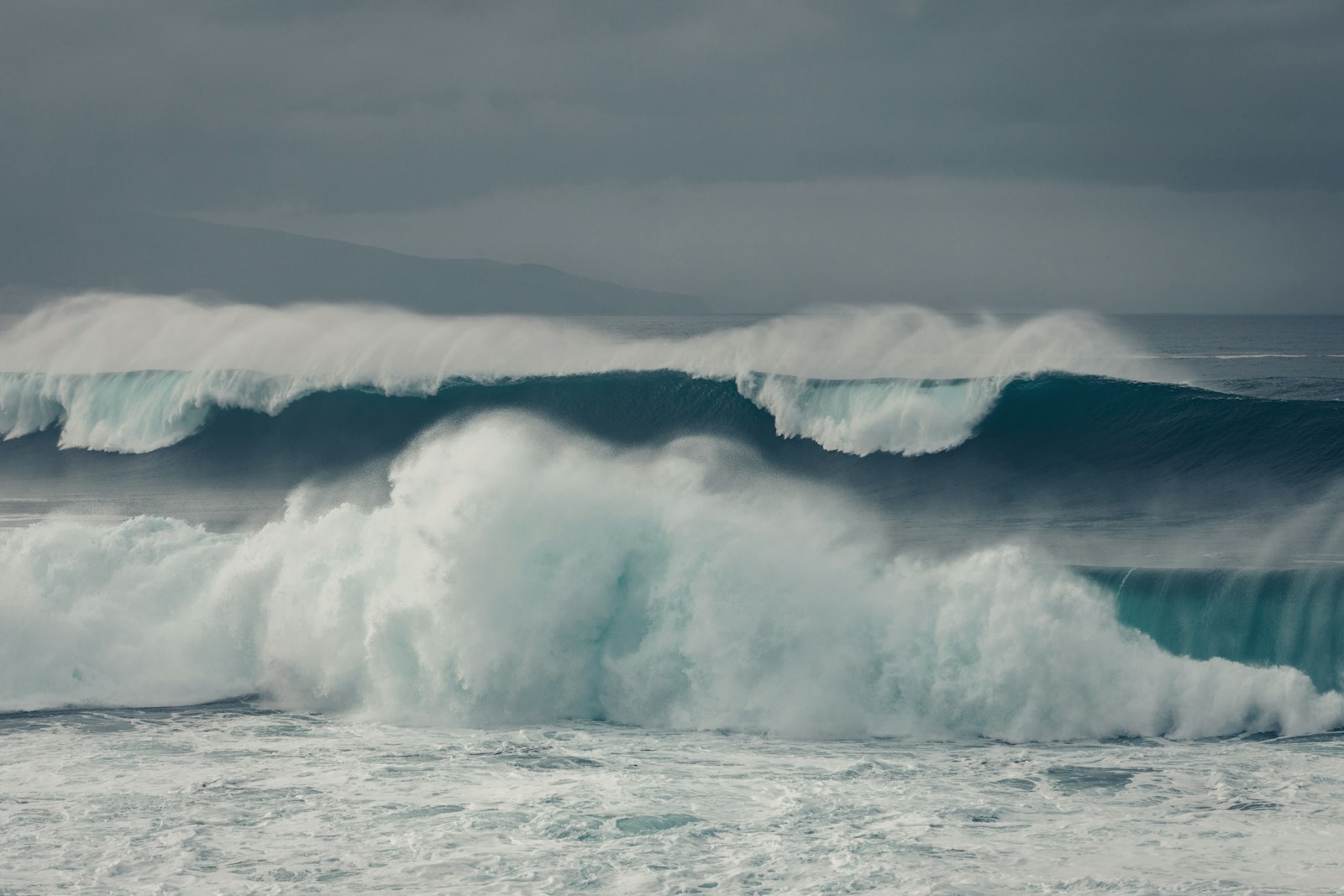 Ocean Waves Crashing On Shore During Daytime Jigsaw Puzzle Free Online Jigsaw Puzzle